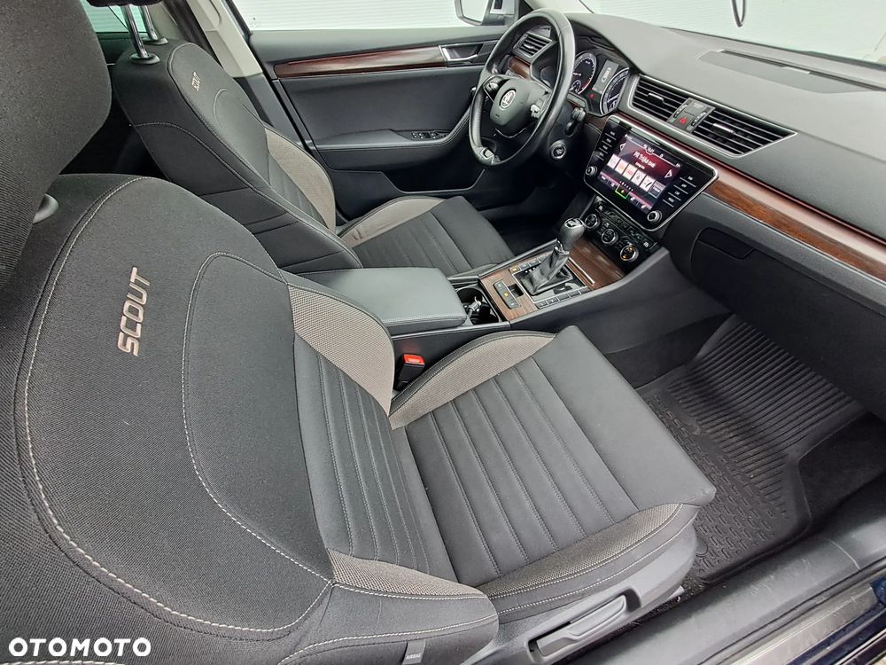 Skoda Superb 2.0 TDI SCR 4x4 Scout DSG - 12
