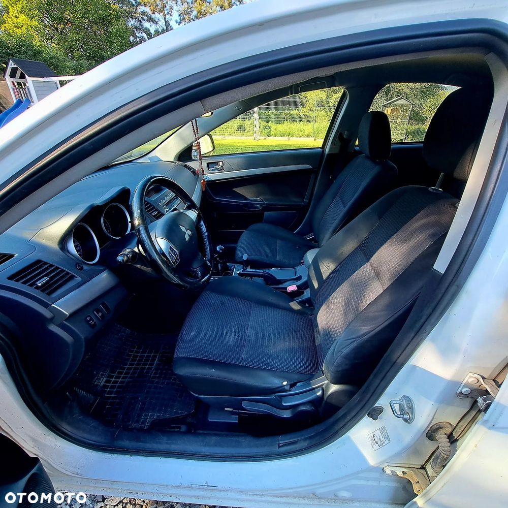 Mitsubishi Lancer 1.5 Invite - 4