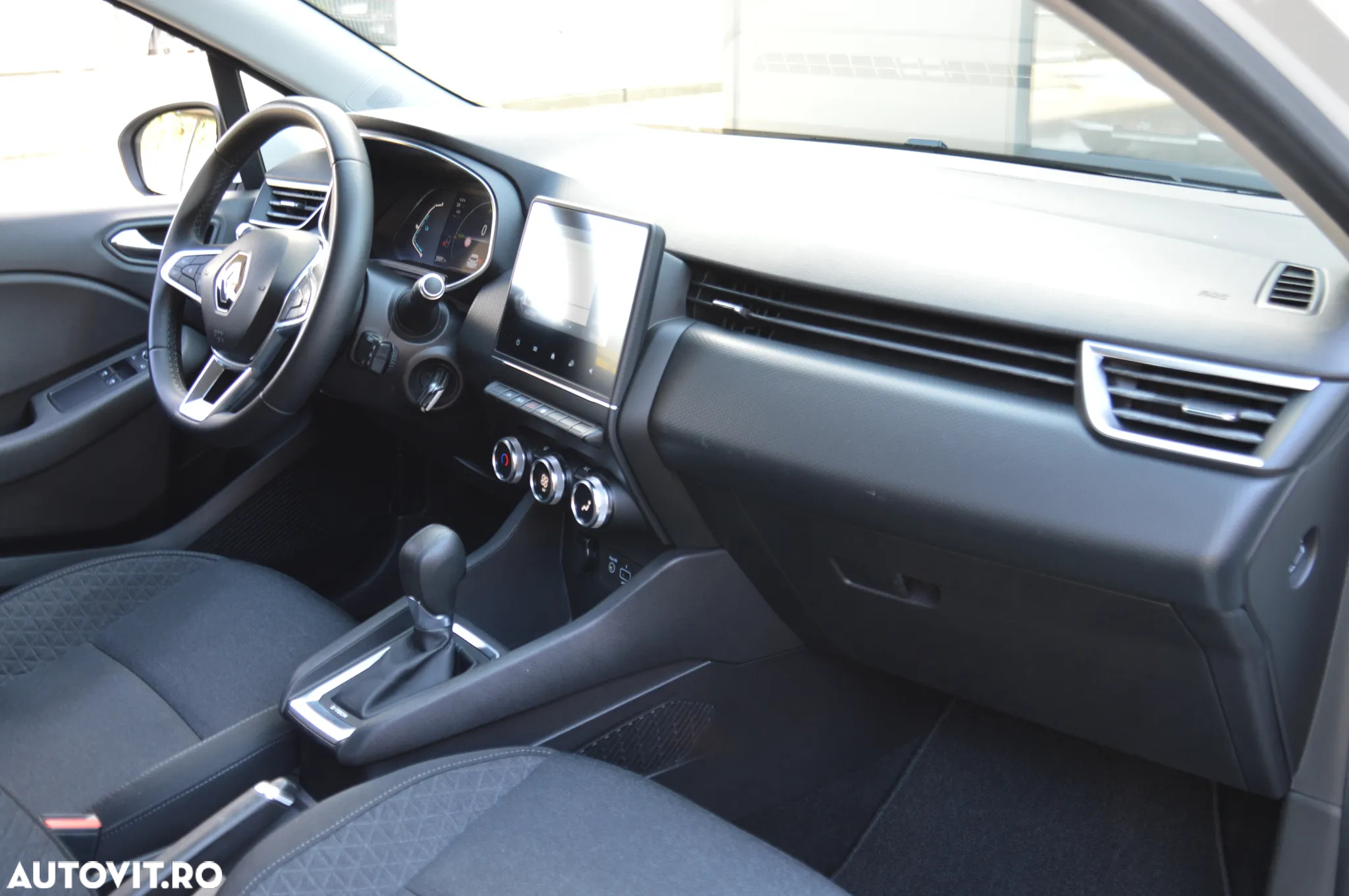 Renault Clio E-TECH Hybrid 140 BUSINESS EDITION - 17