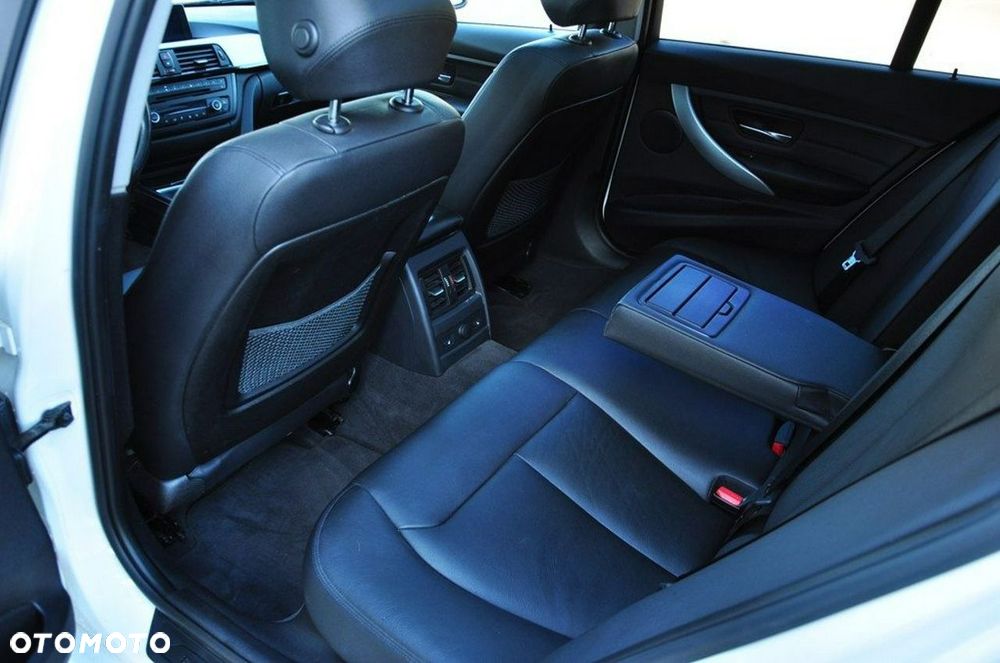 BMW Seria 3 330d xDrive Blue Performance Luxury Line - 24