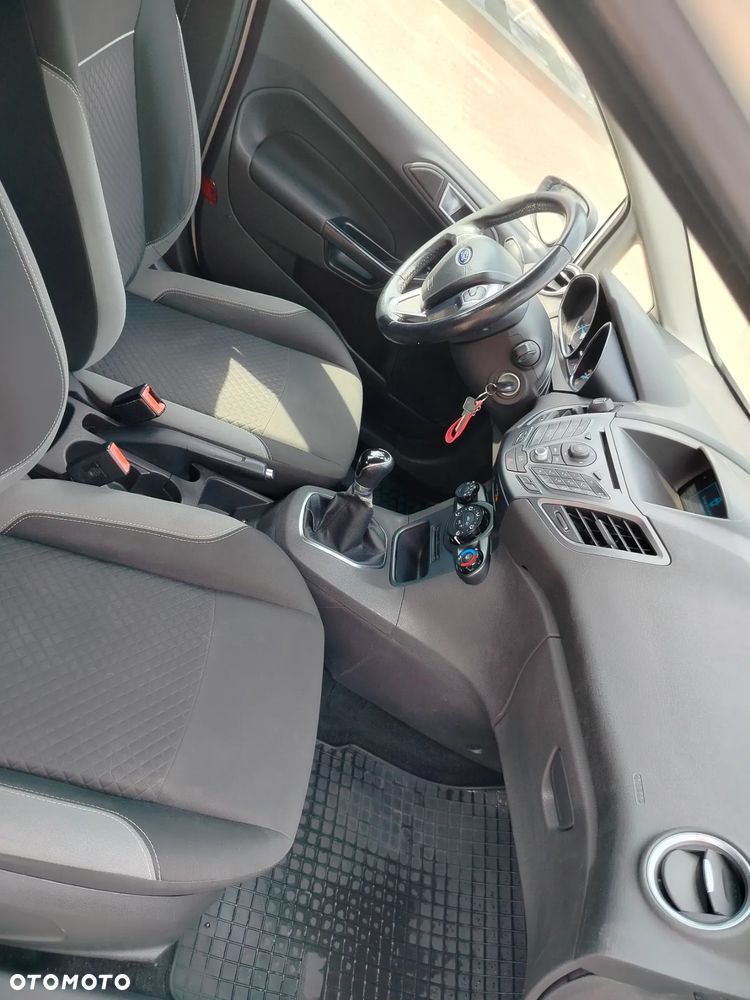 Ford Fiesta 1.5 TDCi Ambiente - 8