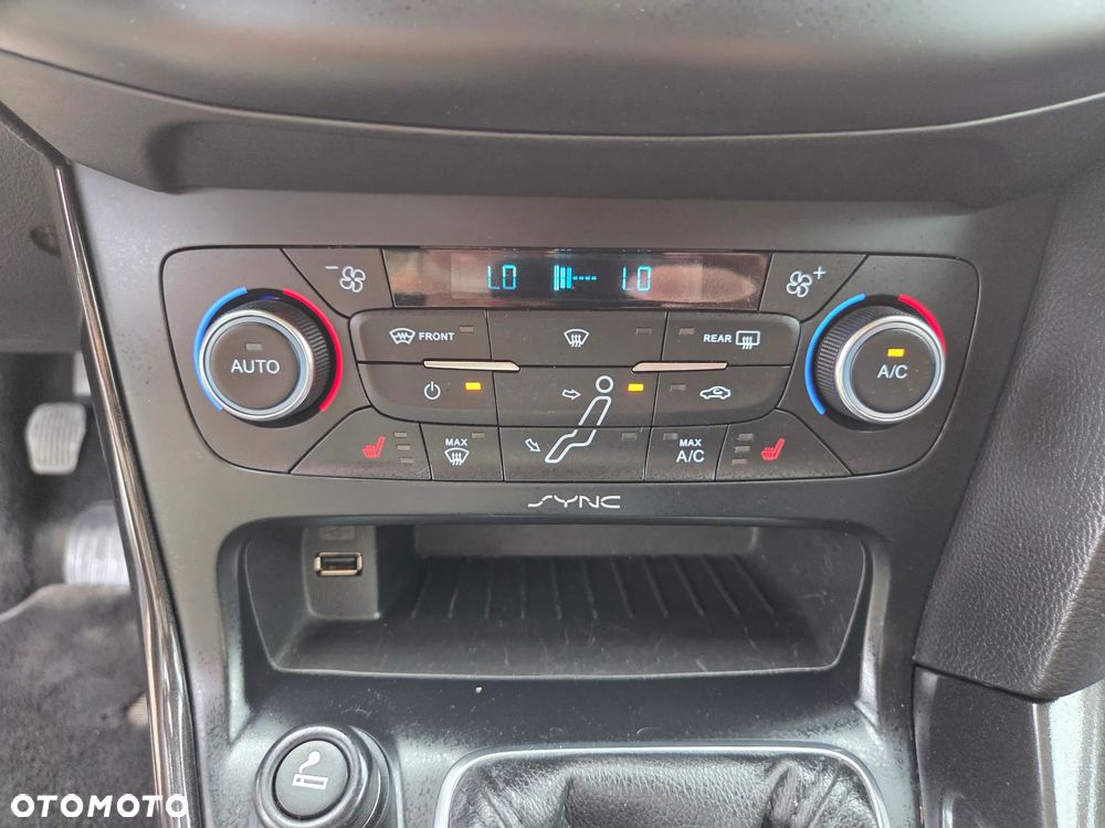 Ford Focus 1.0 EcoBoost Titanium - 28