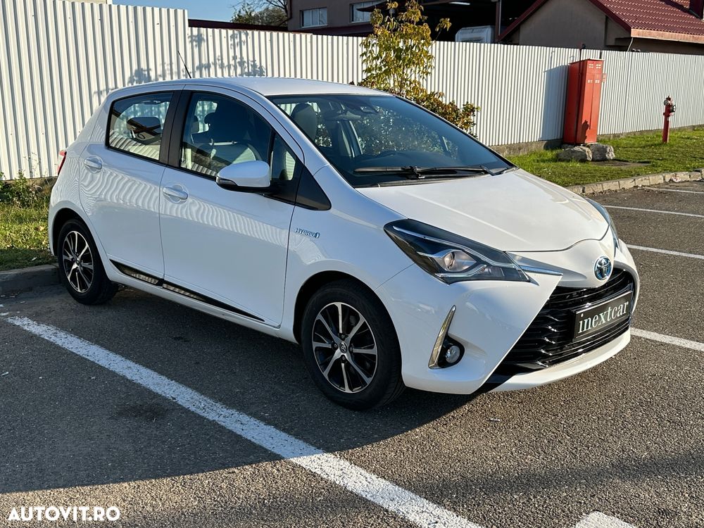 Toyota Yaris 1.5 VVT-i HSD Active - 1
