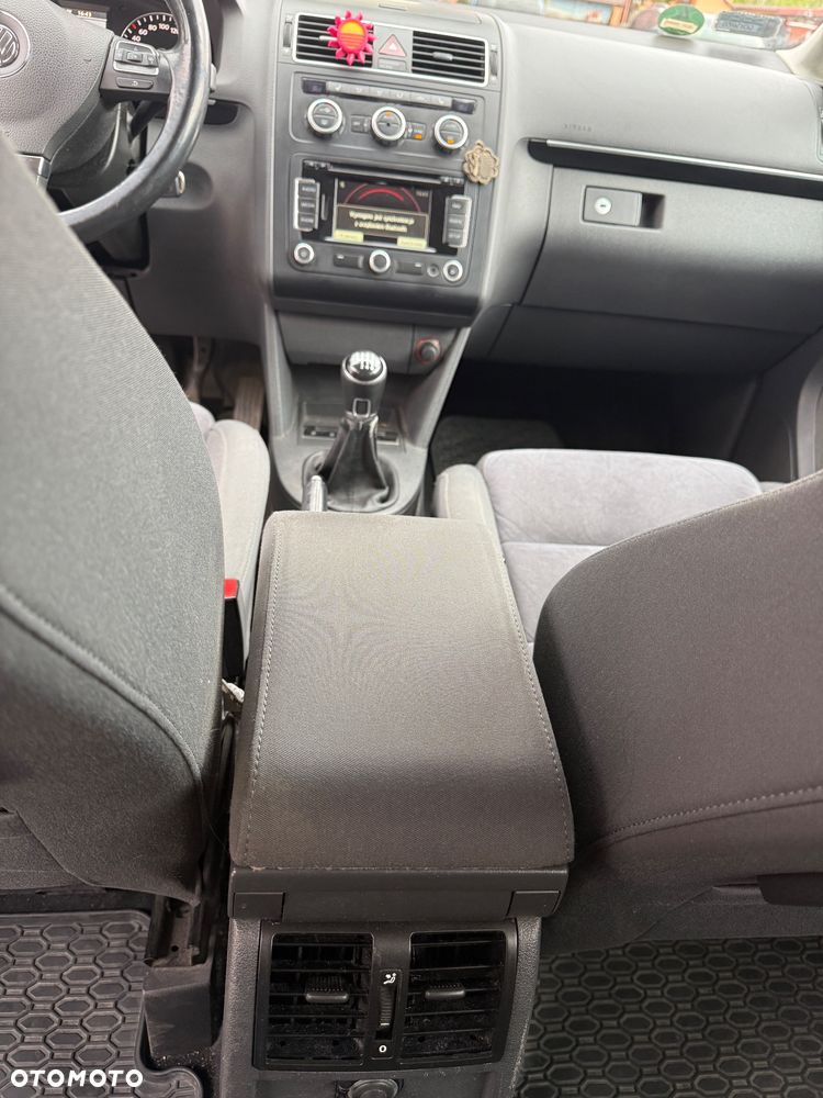 Volkswagen Touran 2.0 TDI DPF BlueMotion Technology Highline - 9