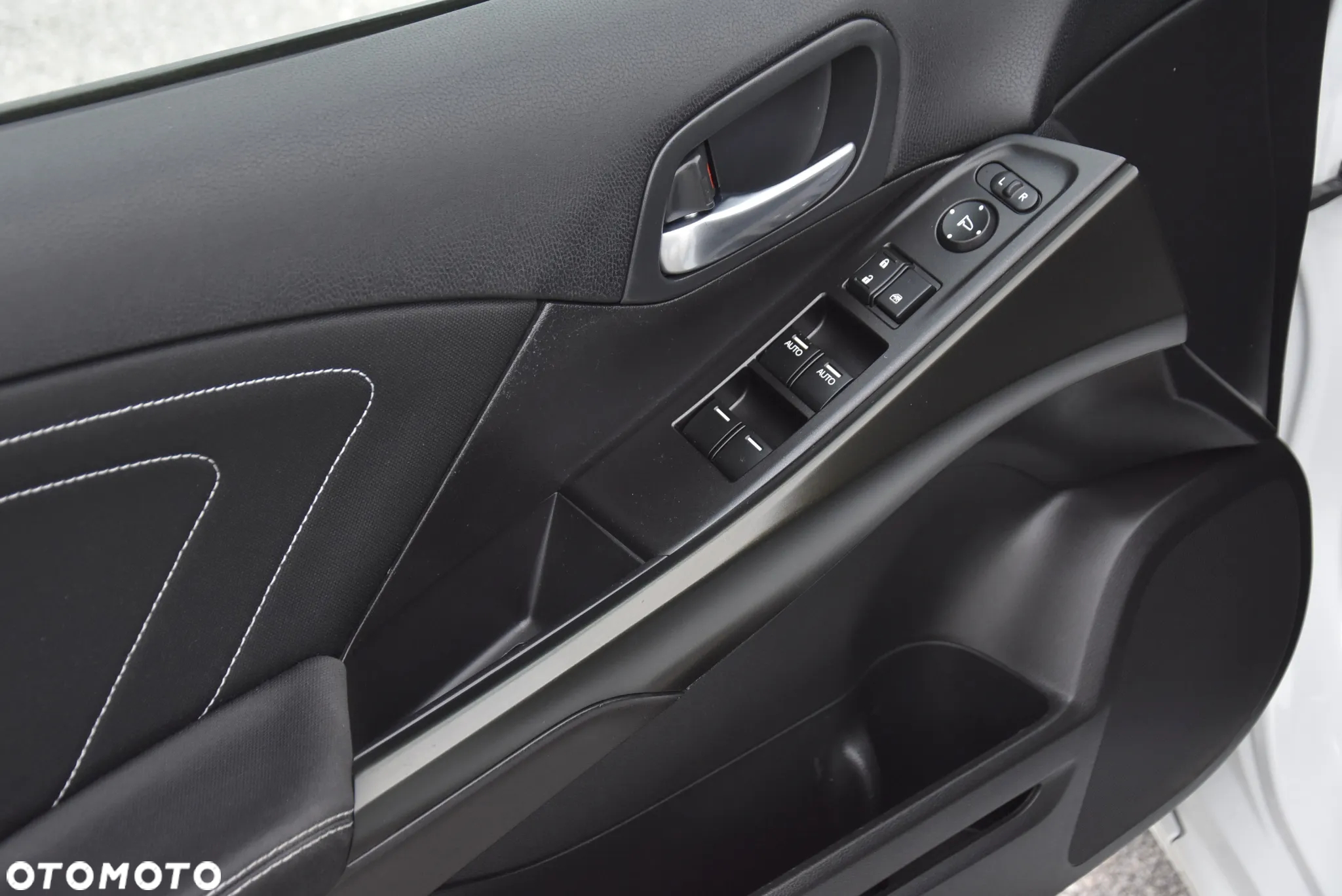 Honda Civic 1.8 i-VTEC Sport Black Edition - 28
