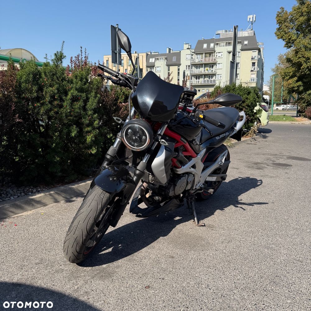 Suzuki Gladius - 6