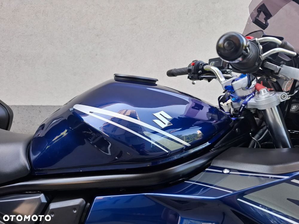 Suzuki GSX - 32