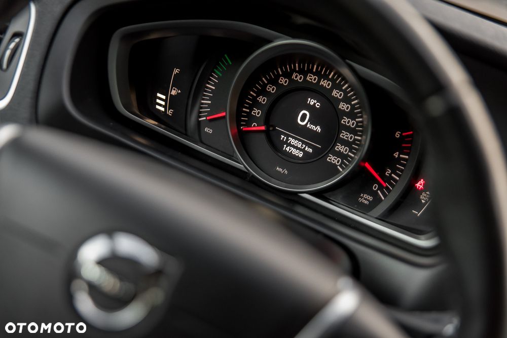 Volvo V40 D2 Drive-E Momentum - 25