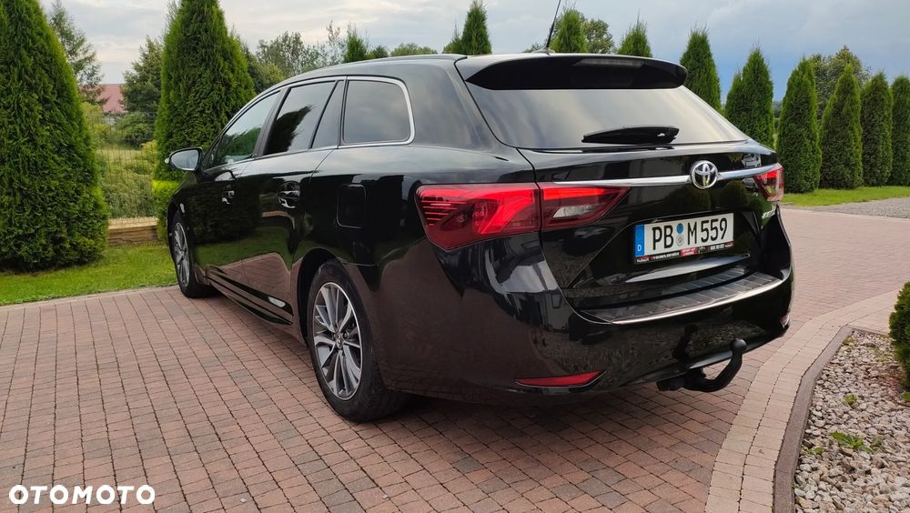 Toyota Avensis 2.0 D-4D Premium - 25
