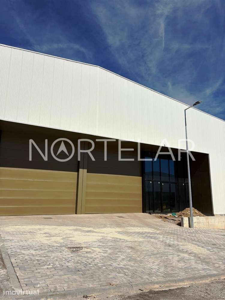 Armazém para Arrendamento na Zona Industrial de Ribeirão, Vila Nova de - Grande imagem: 3/10