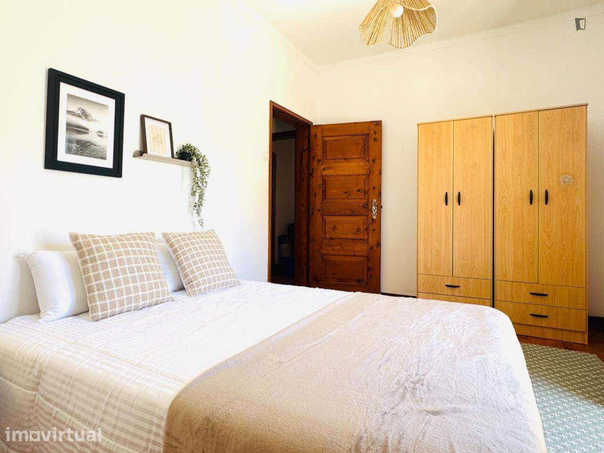 Quarto - localizado em Montes Claros Coimbra - Grande imagem: 3/9