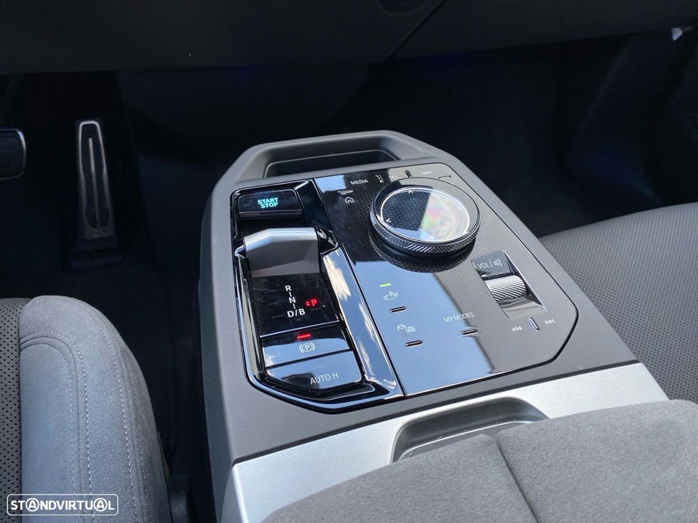 BMW iX xDrive 45 Pack Desportivo Pro - 12
