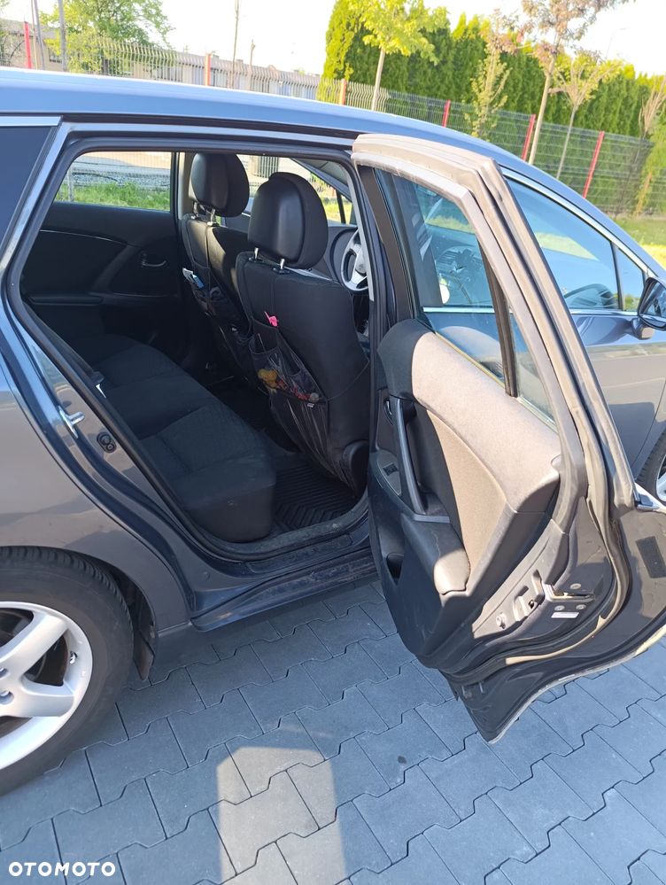 Toyota Avensis 1.8 Sol - 13