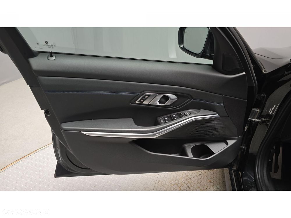 BMW Seria 3 320d xDrive mHEV M Sport - 17