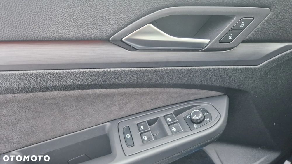Volkswagen Golf 1.5 eTSI Style DSG - 28