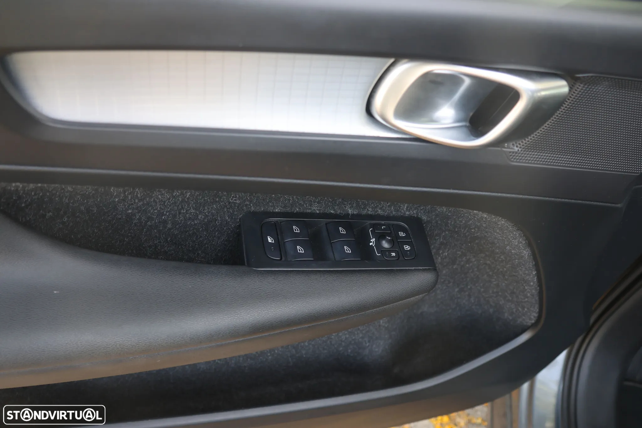 Volvo XC 40 2.0 D3 Momentum Geartronic - 24