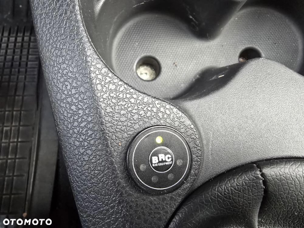 Dacia Logan 1.2 16V SL Celebration - 32