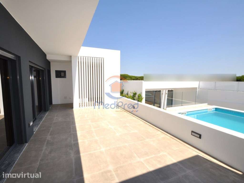 Moradia T4 NOVA em Condomínio Privado com Piscina | Loures - Grande imagem: 2/56