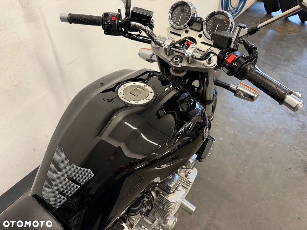Yamaha XJR - 27