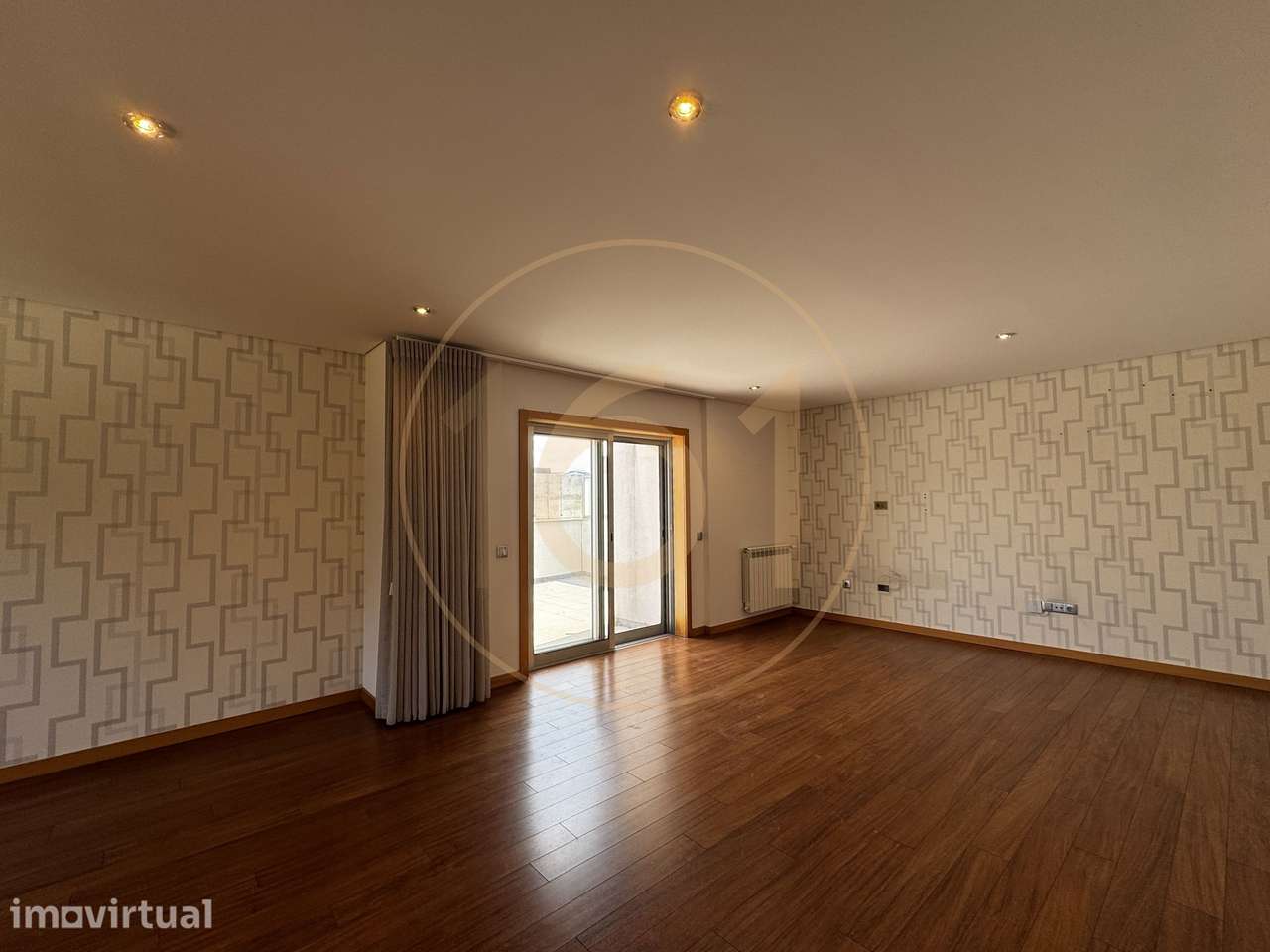 Apartamento T3+1 duplex com 2 terraços e varandas - Grande imagem: 3/30