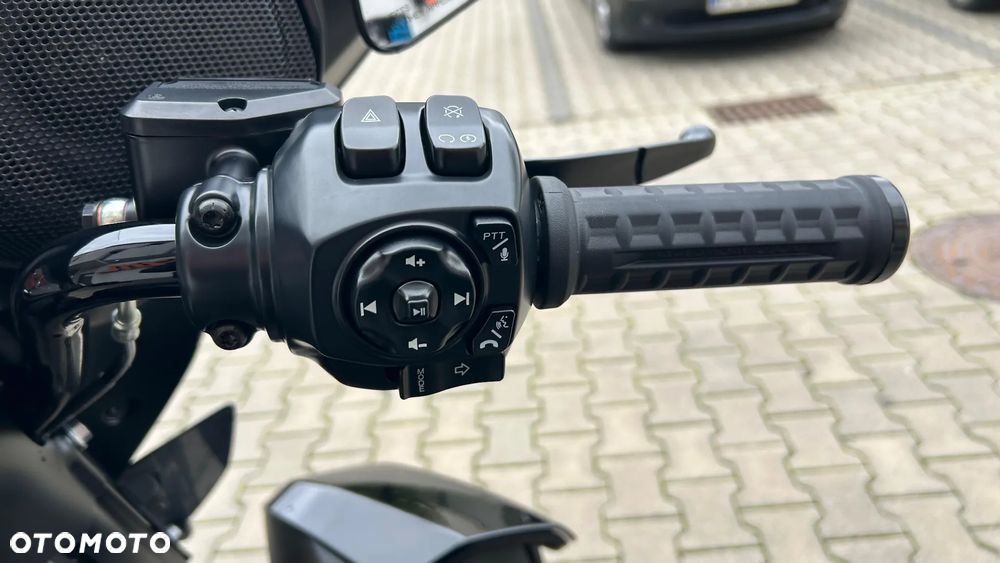 Harley-Davidson Touring Street Glide - 12