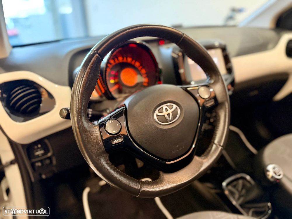 Toyota Aygo x-wave - 28