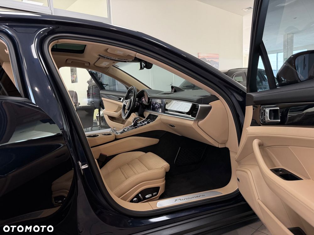 Porsche Panamera - 35