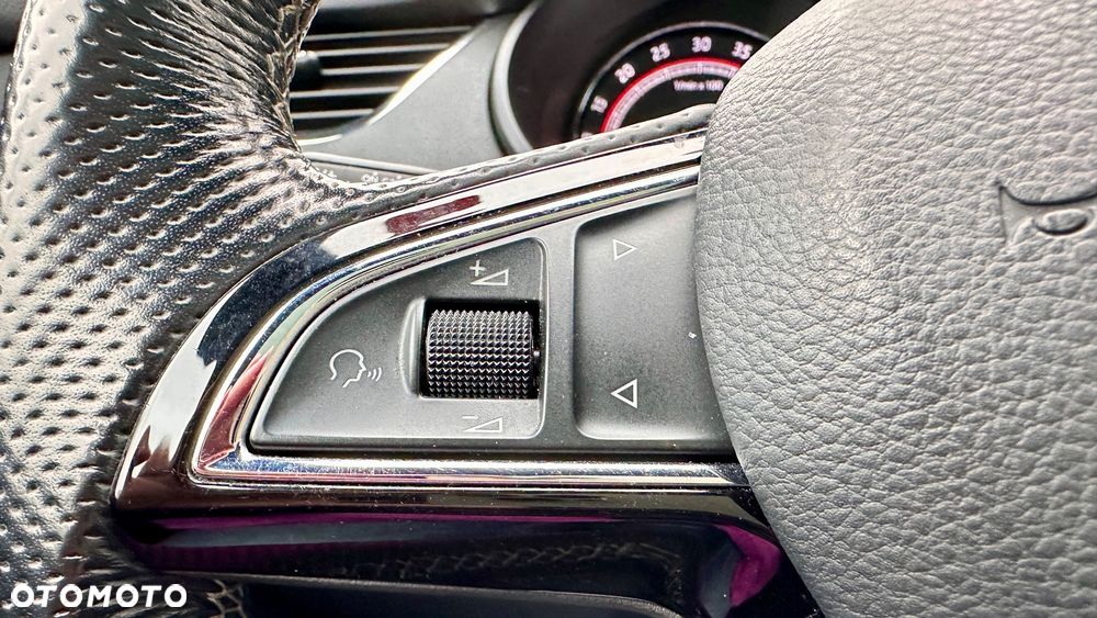 Skoda Octavia 2.0 TDI DSG RS - 27