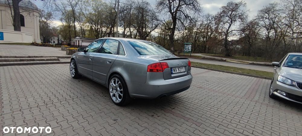 Audi A4 Limousine - 11