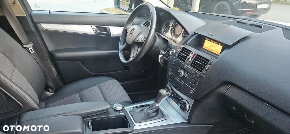 Mercedes-Benz Klasa C 180 BlueEFFICIENCY 7G-TRONIC Avantgarde - 25