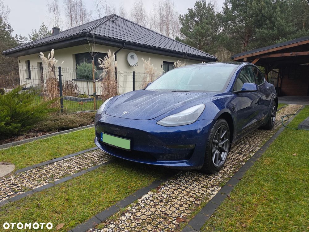 Tesla Model 3 - 1
