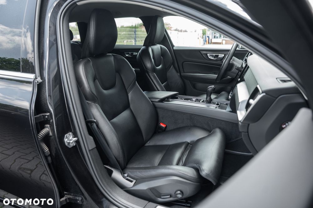 Volvo V60 D3 Momentum Core - 26