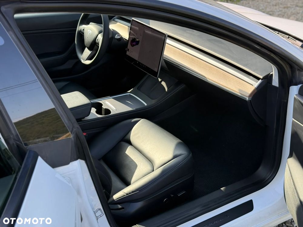 Tesla Model 3 - 9
