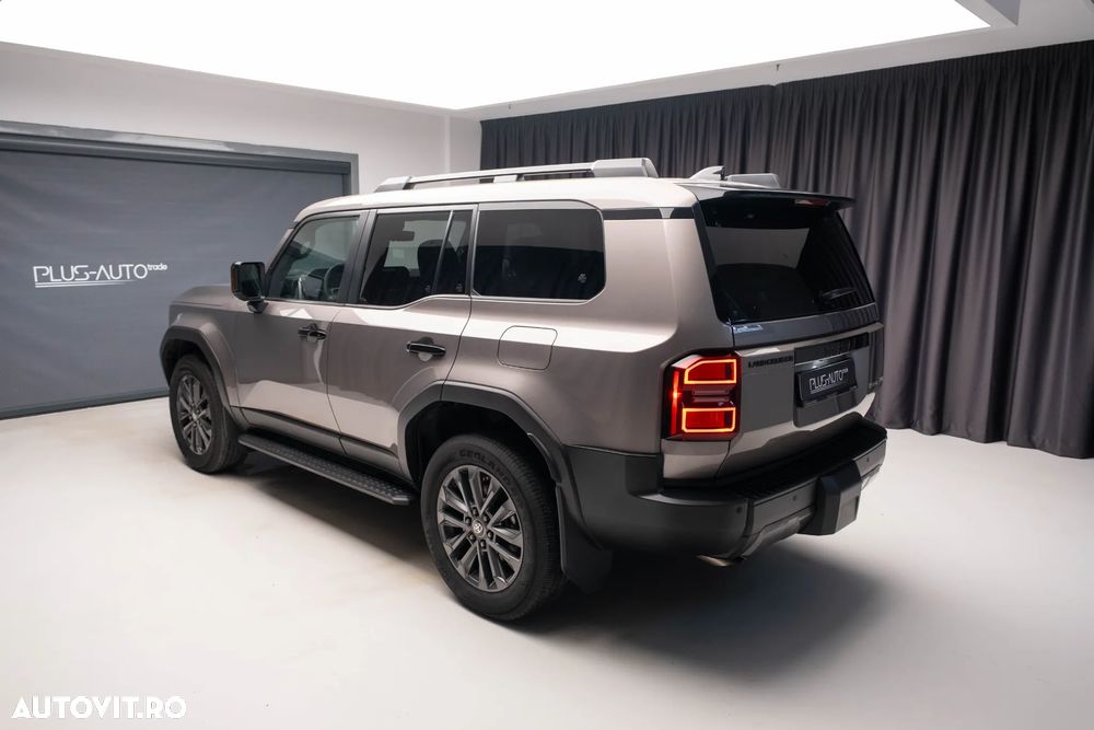 Toyota Land Cruiser - 4