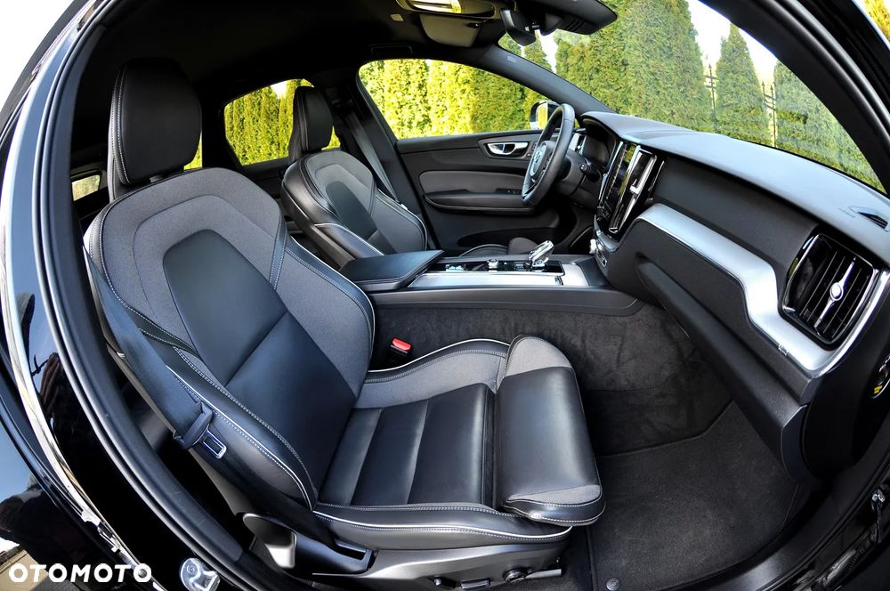 Volvo XC 60 B4 D Ultimate Dark - 17