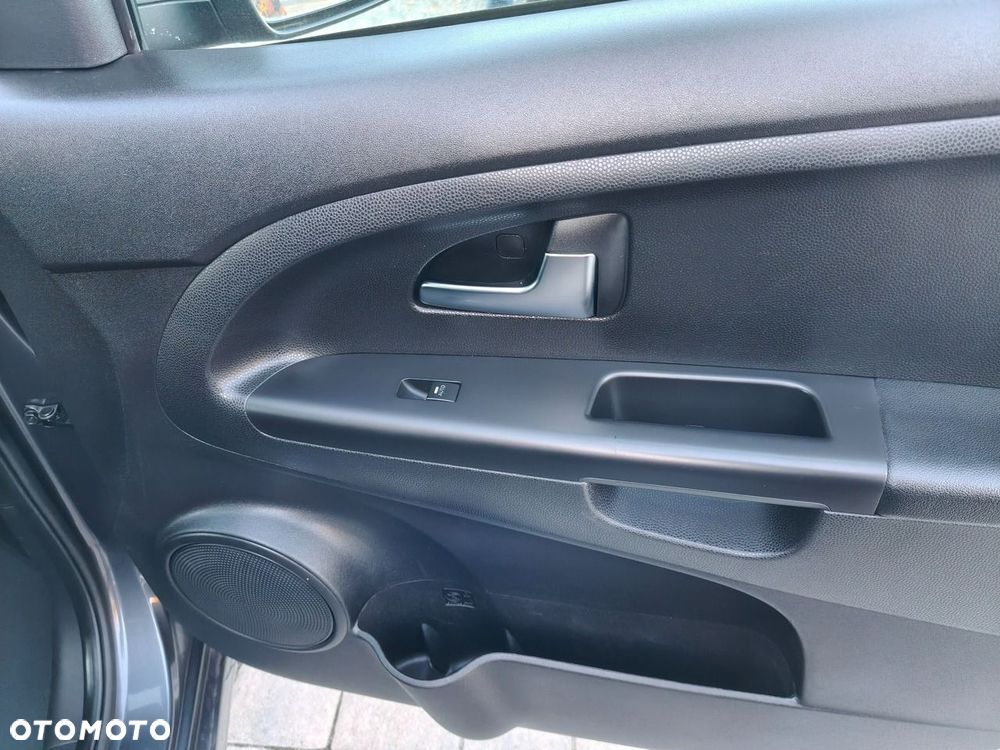 Kia Venga - 23