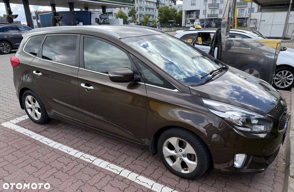 Kia Carens 1.7 CRDi L 7os - 6