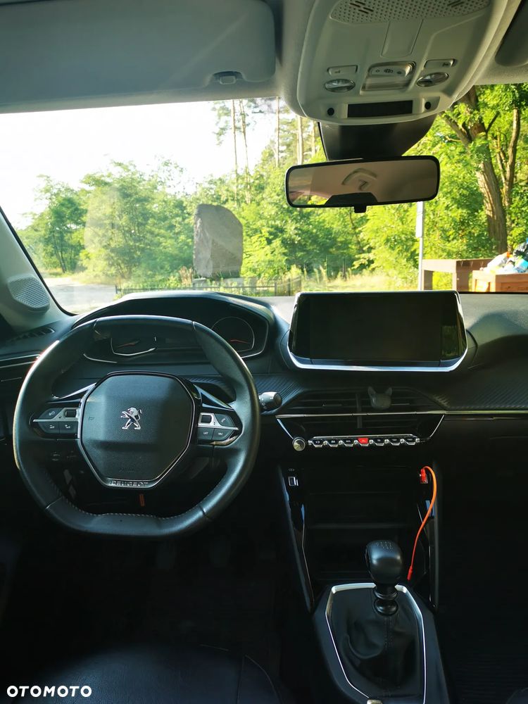 Peugeot 208 - 24