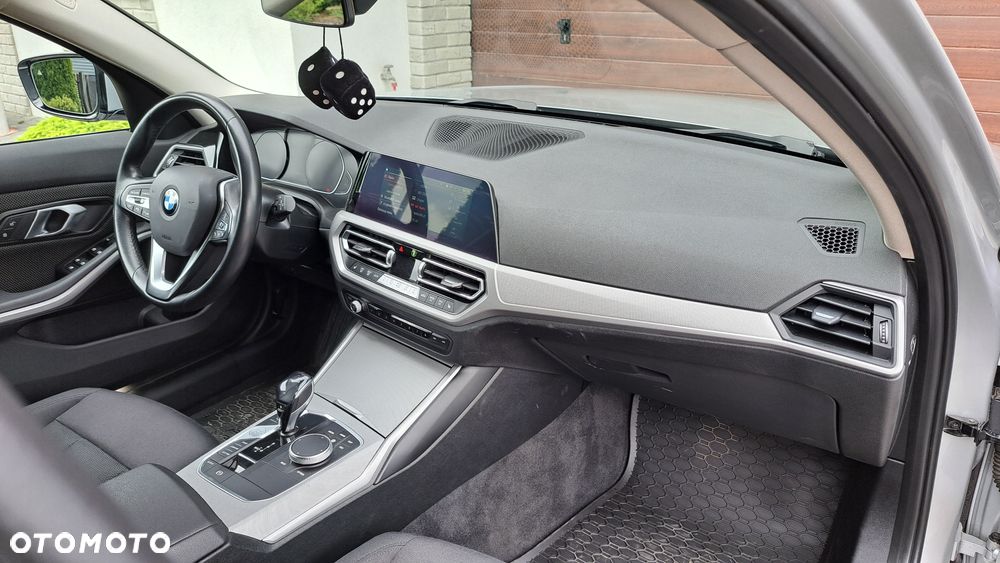 BMW Seria 3 318d - 19