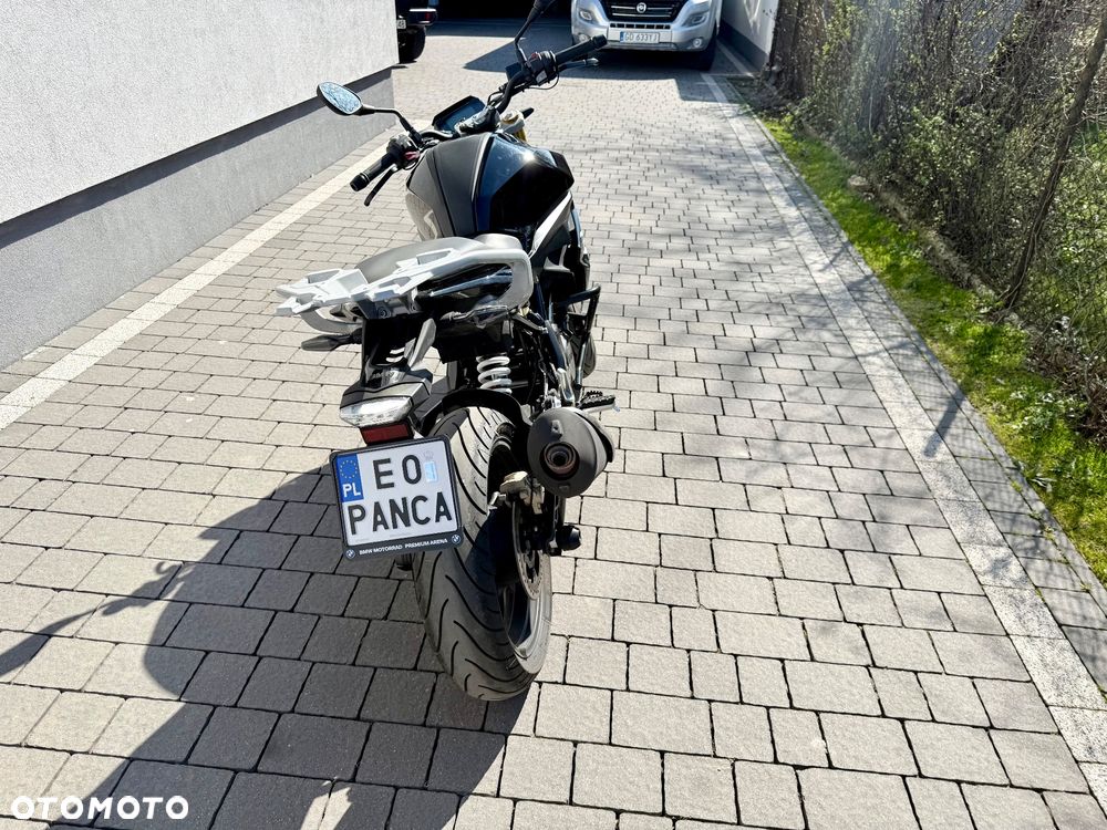 BMW G - 8