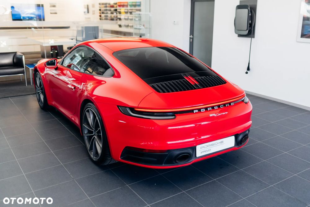 Porsche 911 Carrera - 11