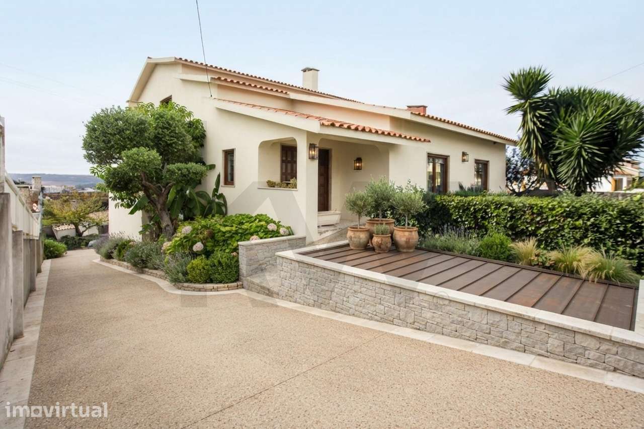 Moradia de três pisos T5 com 755 m2 de terreno — Gaeiras (Óbidos) - Grande imagem: 4/46