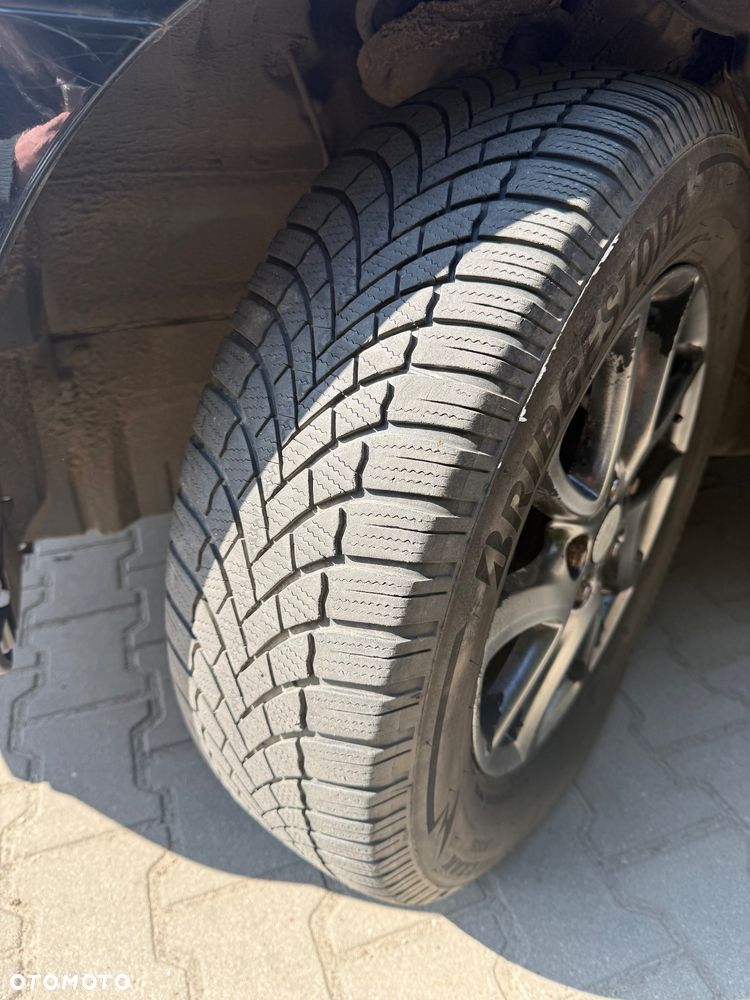 Mitsubishi Outlander 2.4 Instyle NAVI CVT - 22