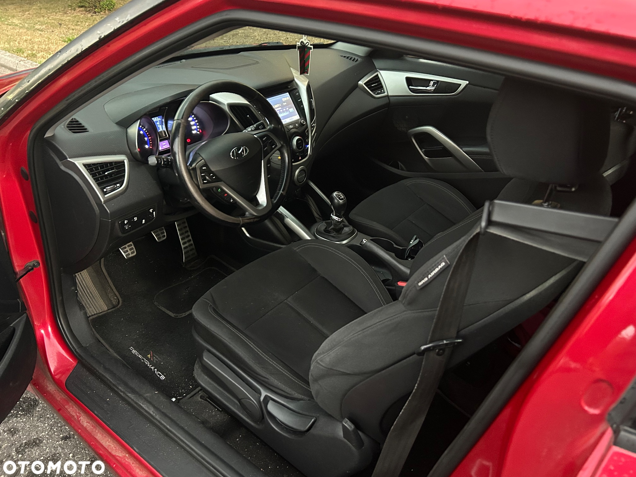 Hyundai Veloster - 8