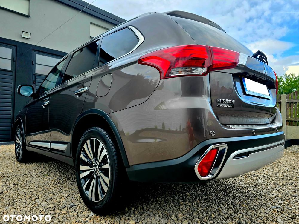 Mitsubishi Outlander 2.0 Instyle + 4WD CVT - 10