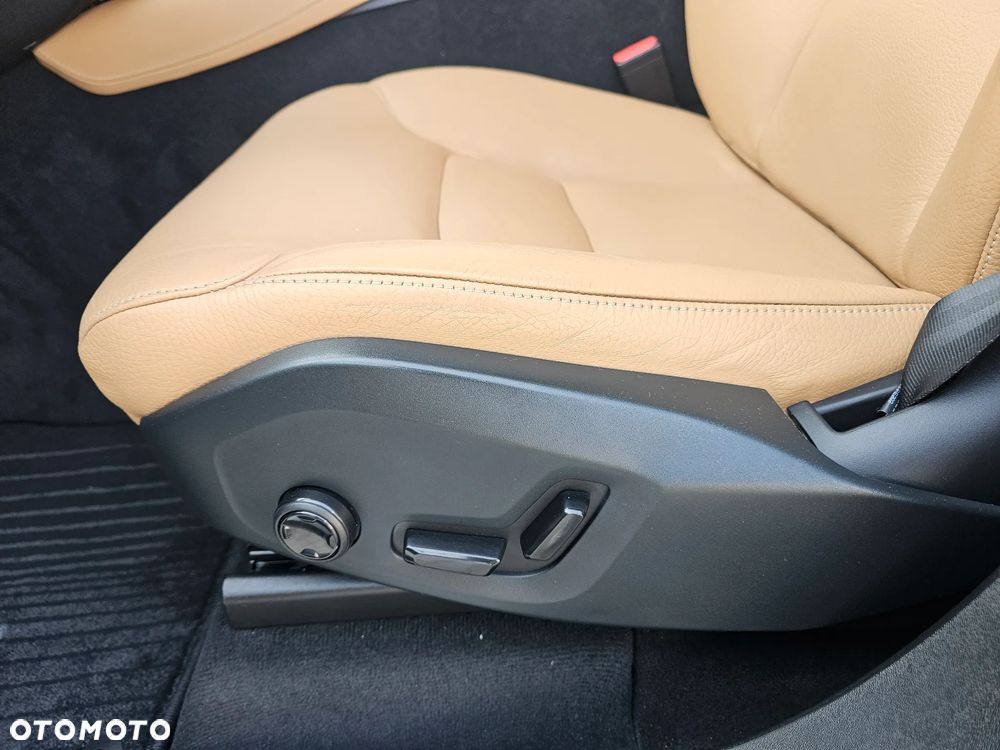 Volvo XC 90 T8 AWD Plug-In Hybrid Momentum 7os - 28