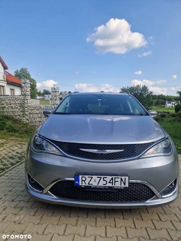 Chrysler Pacifica - 4