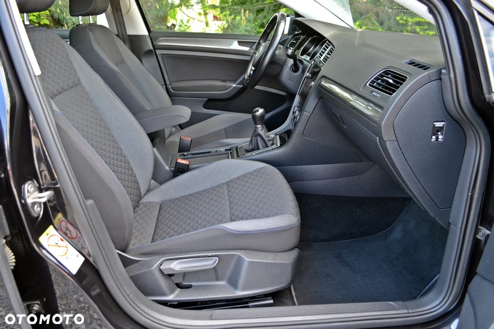 Volkswagen Golf - 24