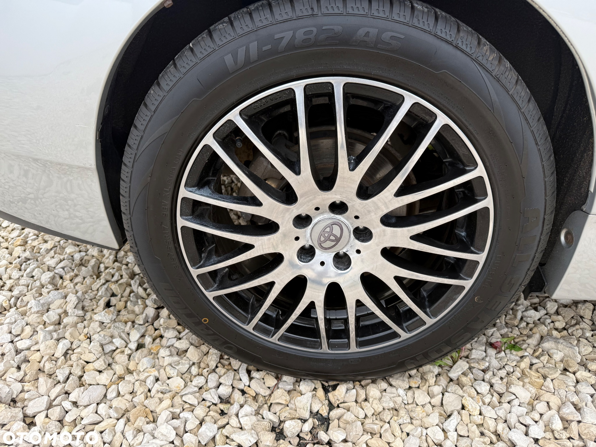 Toyota Prius 1.8 HSD Sol - 18