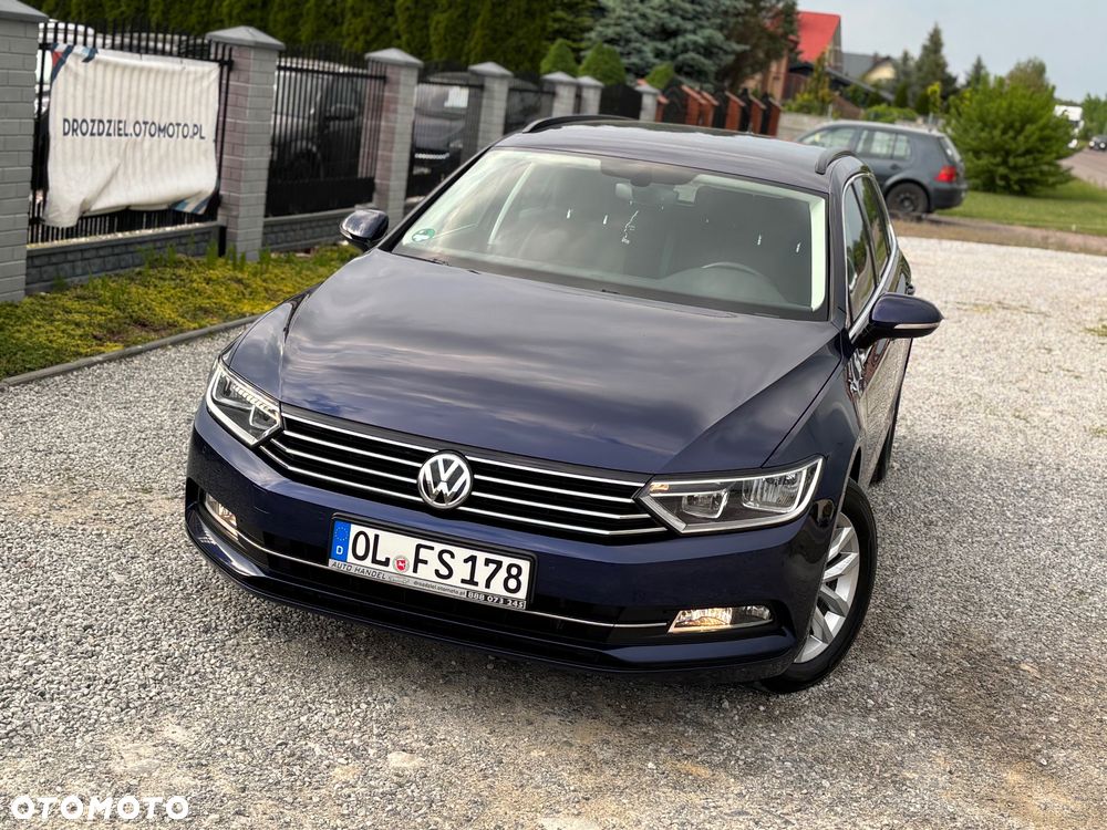 Volkswagen Passat - 1
